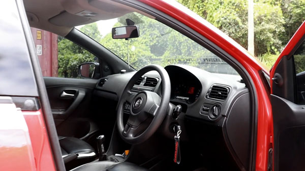 ചുവപ്പഴകിൽ ഹോട്ട് കസ്റ്റമൈസ്ഡ് പോളോ