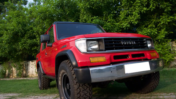 മനോഹരമായി പുനരുധരിച്ച മുൻതലമുറ ടൊയോട്ട ലാൻഡ് ക്രൂയിസർ FJ70