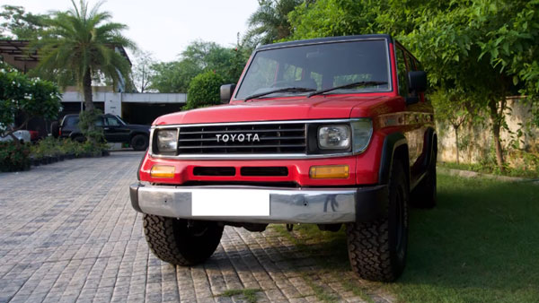 മനോഹരമായി പുനരുധരിച്ച മുൻതലമുറ ടൊയോട്ട ലാൻഡ് ക്രൂയിസർ FJ70