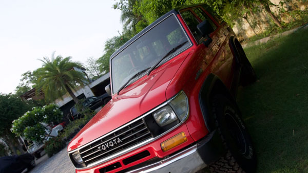 മനോഹരമായി പുനരുധരിച്ച മുൻതലമുറ ടൊയോട്ട ലാൻഡ് ക്രൂയിസർ FJ70