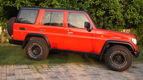 മനോഹരമായി പുനരുധരിച്ച മുൻതലമുറ ടൊയോട്ട ലാൻഡ് ക്രൂയിസർ FJ70