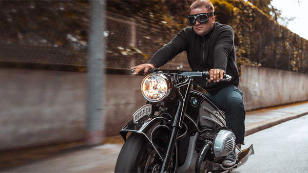 ബിഎംഡബ്ല്യു R നയൻ T റോഡ്സ്റ്ററിന് റെട്രോ മോക്കോവറുമായി എൻമോടോ