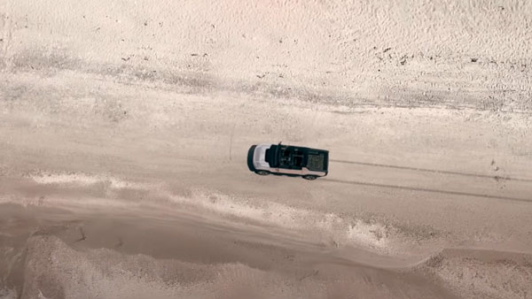 ക്രാബ് വോക്ക് സവിശേഷത വെളിപ്പെടുത്തി ഹമ്മർ ഇവിയുടെ പുതിയ ടീസർ