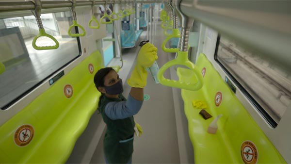 കൊച്ചി മെട്രോ സര്വീസ് പുനരാരംഭിച്ചു; യാത്രനിരക്കും കുറച്ചു കൊച്ചി മെട്രോ സര്വീസ് പുനരാരംഭിച്ചു; യാത്രനിരക്കും കുറച്ചു