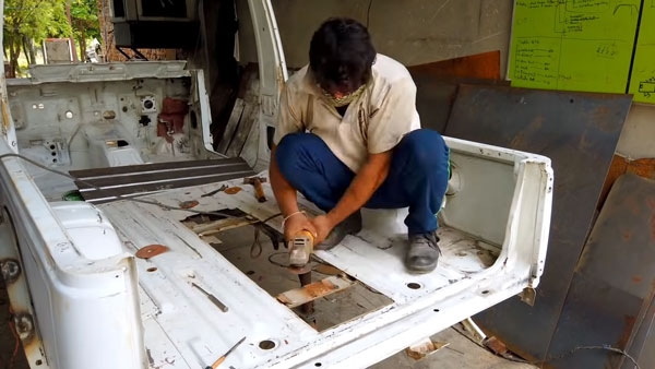 പൊലീസ് സേവനത്തിന് ശേഷം മനോഹരമായി പുനരുധരിച്ച മാരുതി ജിപ്സി