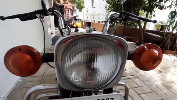 കാല പഴക്കത്തിലും പൗരാണികഭാവം കൈവിടാതെ ഒരു എസ്കോർട്ട് രാജ്ദൂത് 175