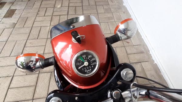 കാല പഴക്കത്തിലും പൗരാണികഭാവം കൈവിടാതെ ഒരു എസ്കോർട്ട് രാജ്ദൂത് 175