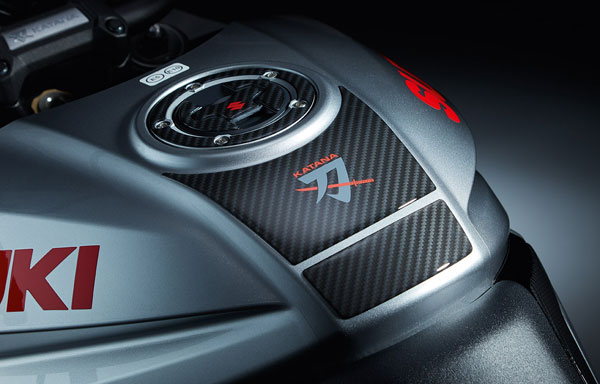 സമുറായി, ഷോഗൺ കിറ്റുകളുമായി സുസുക്കി കറ്റാന