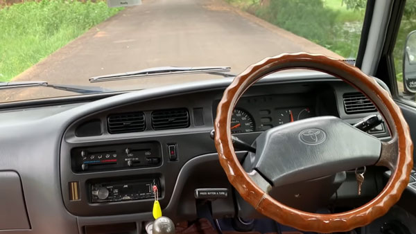 15 -ന്റെ നിറവിലും പഴക്കം ലേശം ഏശാതെ ടൊയോട്ട ക്വാളിസ്