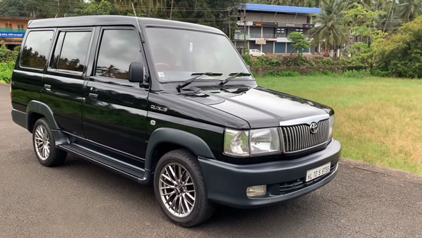 15 -ന്റെ നിറവിലും പഴക്കം ലേശം ഏശാതെ ടൊയോട്ട ക്വാളിസ്