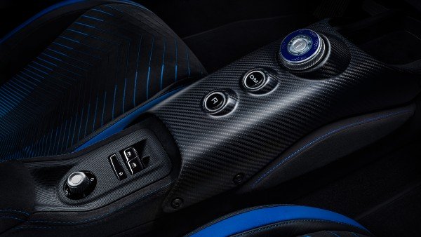 F1 ടെക്നോളജിയോടെ MC20 സൂപ്പർകാർ അവതരിപ്പിച്ച് മസെരാട്ടി