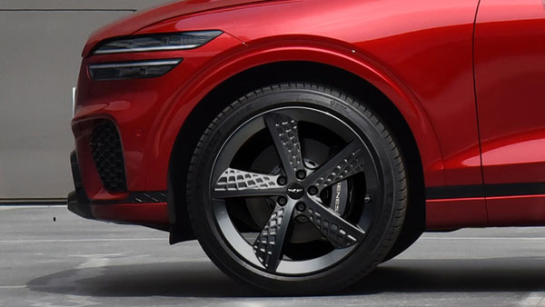 ഇത് ഹ്യുണ്ടായിയുടെ ആഢംബരം; 2021 മോഡൽ GV70 വിപണിയിൽ അവതരിപ്പിച്ച് ജെനസിസ്