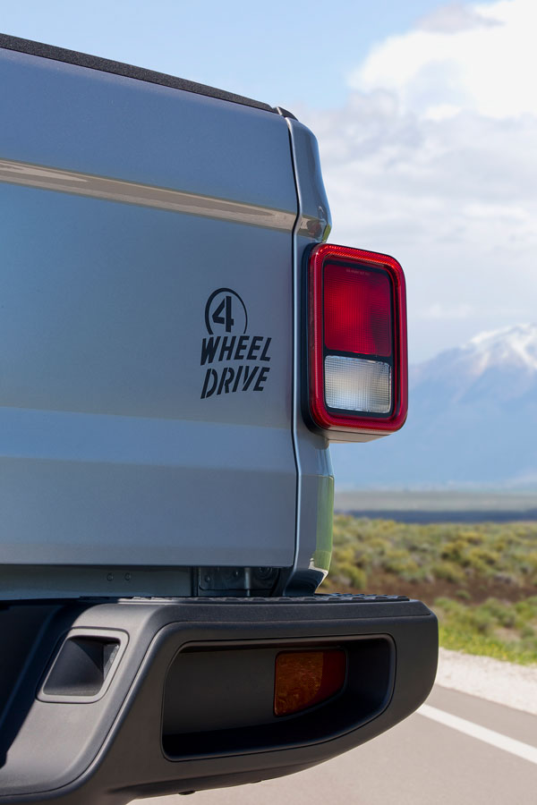 'ഓഫ്-റോഡിംഗ് തമ്പുരാൻ' വില്ലിസിന് പുതിയ ഗ്ലാഡിയേറ്റർ വേരിയന്റുമായി ജീപ്പ്