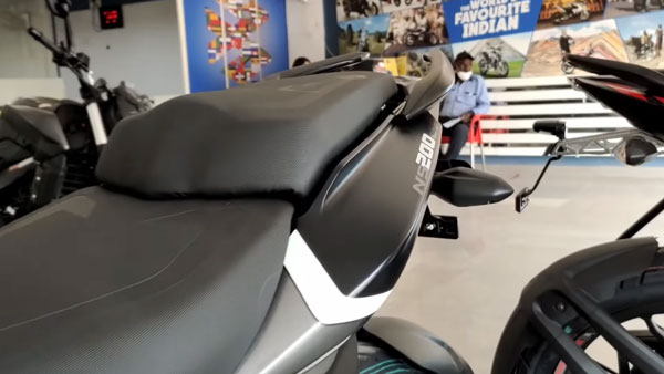 വില്‍പ്പനയ്ക്ക് സജ്ജമായി പുതിയ കളര്‍ ഓപ്ഷനില്‍ ഒരുങ്ങിയ ബജാജ് NS200, RS200 മോഡലുകള്‍; വീഡിയോ