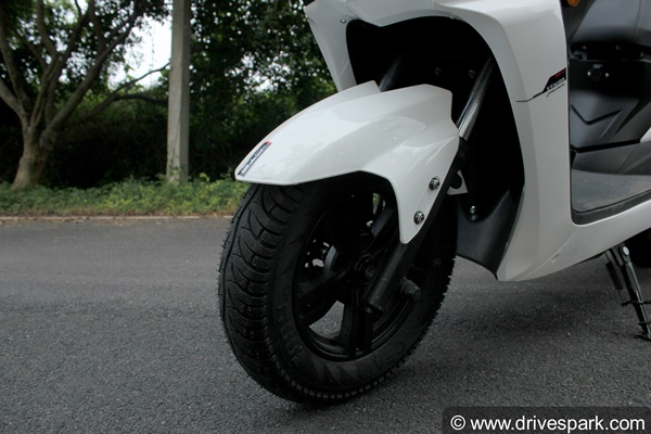 സീറോ എമിഷൻ സിറ്റി കമ്മ്യൂട്ടർ; ഈവ് സെനിയ ഇലക്ട്രിക് സ്കൂട്ടർ ആദ്യ ഇംപ്രഷനുകൾ