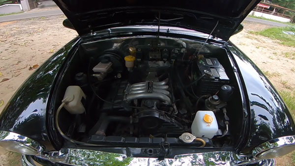 ടൊയോട്ട എഞ്ചിനുമായി റെസ്റ്റോ മോഡഡ് ഹുന്ദുസ്ഥാൻ അംബാസഡർ