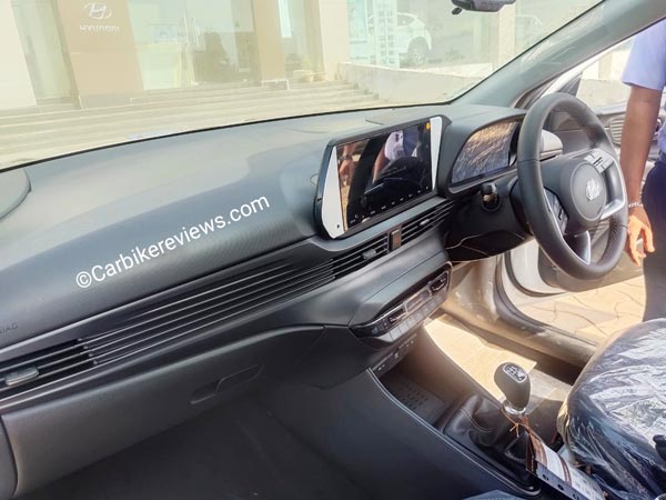 2020 ഹ്യുണ്ടായി i20 ഡീലര്‍ഷിപ്പുകളില്‍ എത്തി; ഇന്റീരിയര്‍, ടച്ച്‌സ്‌ക്രീന്‍ വിവരങ്ങള്‍ പുറത്ത്