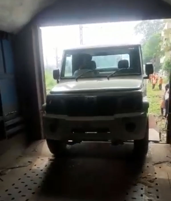 ബംഗ്ലാദേശിലേക്ക് മഹീന്ദ്ര ബൊലേറോ കയറ്റുമതി ചെയ്ത് റെയില്‍വേ; നന്ദി അറിയിച്ച് ആനന്ദ് മഹീന്ദ്ര