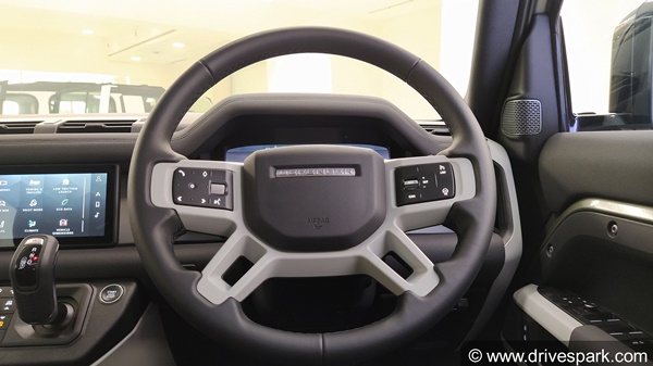 പുതുമോടിയിലും കൂടുതല്‍ കരുത്തിലും ലാന്‍ഡ് റോവര്‍ ഡിഫെന്‍ഡര്‍; ഫസ്റ്റ് ലുക്ക് റിവ്യൂ