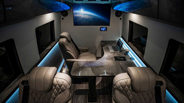 ഇങ്കാസ് കരവിരുതിൽ ചലിക്കുന്ന ഓഫീസായി മാറി മെർസിഡീസ് ബെൻസ് സ്പ്രിന്റർ 3500