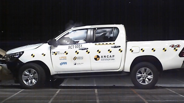 ക്രാഷ് ടെസ്റ്റിൽ 5 സ്റ്റാർ റേറ്റിംഗ് സ്വന്തമാക്കി ടൊയോട്ട ഫോർച്യൂണറും ഹിലക്‌സ് പിക്കപ്പും