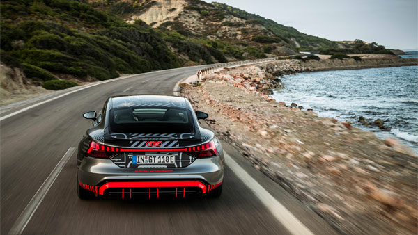 ആഗോള അരങ്ങേറ്റത്തിന് മുമ്പ് RS ഇ-ട്രോൺ GT -യുടെ ടീസർ പങ്കുവെച്ച് ഔഡി