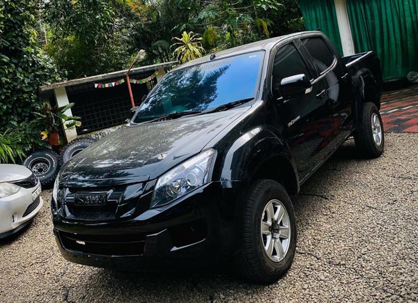 മോൺസ്റ്റർ പരിവേഷം അഴിച്ചുവെച്ച് സിമ്പിളായി ബാബ്സ് ഇസൂസു D-മാക്സ് V-ക്രോസ്