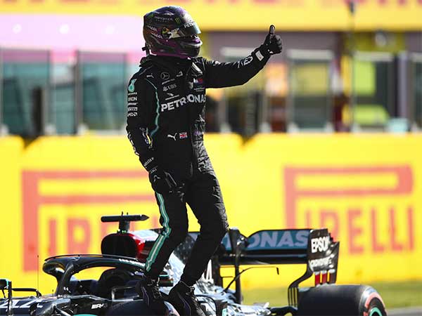 ഹാമിൽട്ടന് ഏഴാം ഫോര്‍മുല വണ്‍ ലോക കിരീടം; ഷൂമാക്കറിന്റെ റെക്കോഡിനൊപ്പം 