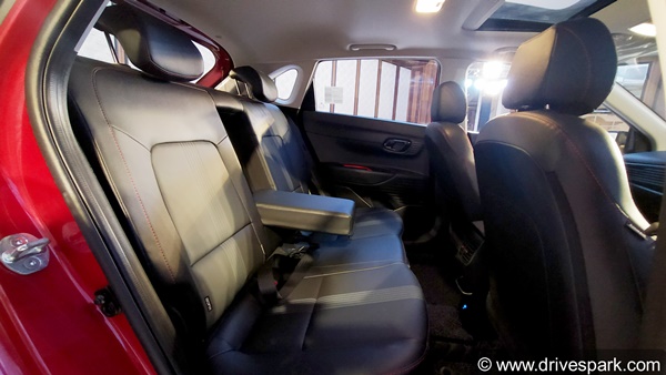 കാലത്തിനൊപ്പം രൂപം മാറി പുതുതലമുറ ഹ്യുണ്ടായി i20; ഫസ്റ്റ് ലുക്ക് റിവ്യൂ