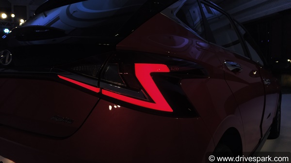 കാലത്തിനൊപ്പം രൂപം മാറി പുതുതലമുറ ഹ്യുണ്ടായി i20; ഫസ്റ്റ് ലുക്ക് റിവ്യൂ