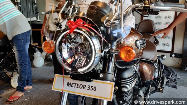 മീറ്റിയോര്‍ 350; വേരിയന്റ് തിരിച്ചുള്ള ഫീച്ചറുകള്‍ പരിചയപ്പെടാം