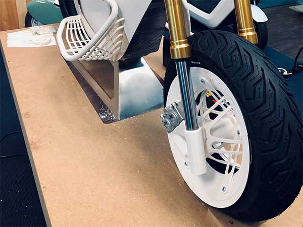 ഒറിഗാമി സ്റ്റൈൽ ഷീറ്റ് മെറ്റൽ ഇവി സ്കൂട്ടറുമായി സ്റ്റിൽ‌റൈഡ്