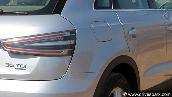 പലപ്പോഴും മാറിപോകാറില്ലേ? പെട്രോള്‍ ടാങ്ക് ഏത് വശത്താണെന്ന് മീറ്റർ തന്നെ പറഞ്ഞു തരും