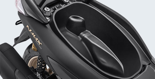 NMAX 155 മാക്‌സി സ്‌കൂട്ടറിന് പുതിയ വേരിയന്റ് സമ്മാനിച്ച് യമഹ