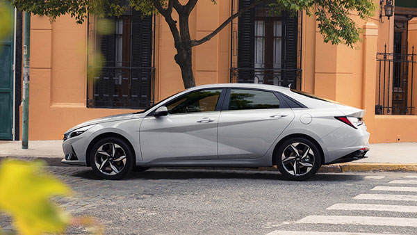 പുതുമകളോടെ 2021 എലാൻട്ര അവതരിപ്പിച്ച് ഹ്യുണ്ടായി