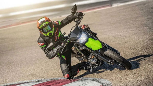 KLX 300SM നവീകരിച്ച പതിപ്പിനെ വെളിപ്പെടുത്തി കവസാക്കി