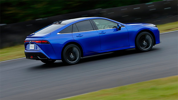 പുതുതലമുറ മിറായ് ഫ്യുവൽ സെൽ ഇലക്ട്രിക് കാർ പുറത്തിറക്കി ടൊയോട്ട