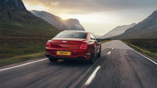 542 bhp കരുത്ത്; പുതിയ ഫ്ലൈയിംഗ് സ്പർ V8 ഗ്രാൻഡ് ടൂറർ അവതരിപ്പിച്ച് ബെന്റ്ലി 