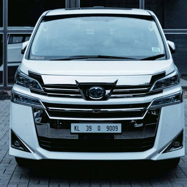 മോഹന്‍ലാലിനും സുരേഷ് ഗോപിക്കും പിന്നാലെ ടൊയോട്ട വെല്‍ഫയര്‍ സ്വന്തമാക്കി ഫഹദ് ഫാസില്‍