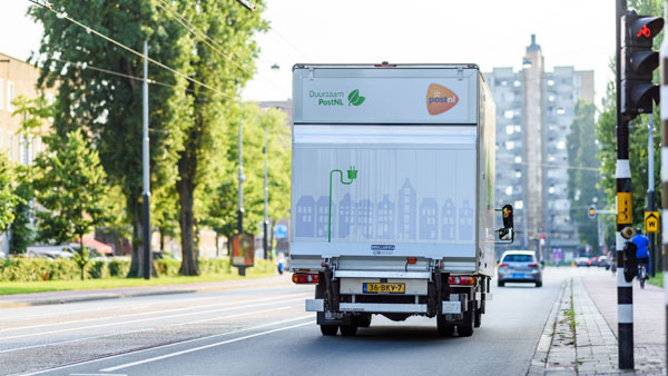 ഇന്ത്യയിലെ ആദ്യത്തെ ഇലക്ട്രിക് ട്രക്ക് പുറത്തിറക്കാനൊരുങ്ങി ഡൈംലർ