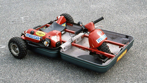 സ്യൂട്ട്കേസിനുള്ളിൽ ഒരു കുഞ്ഞൻ കാർ; പരിചയപ്പെടാം മൂന്ന് പതിറ്റാണ്ടായിട്ടും പുറത്തിറങ്ങാത്ത മസ്ദയുടെ ആശയത്തെ