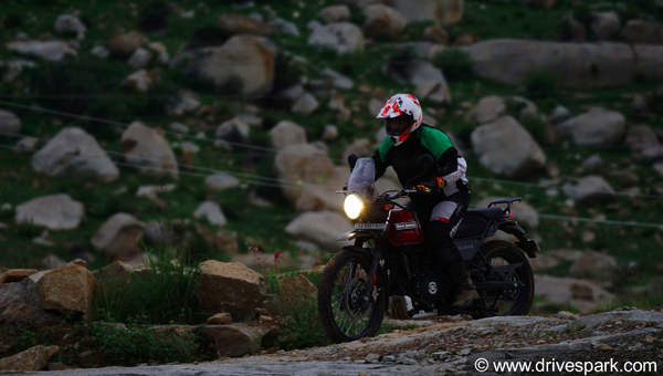 ഹിമാലയന്റെ വിൽപ്പനയിൽ കുതിപ്പ്; നവംബറിൽ നിരത്തിലെത്തിച്ചത് 1,550 യൂണിറ്റുകൾ