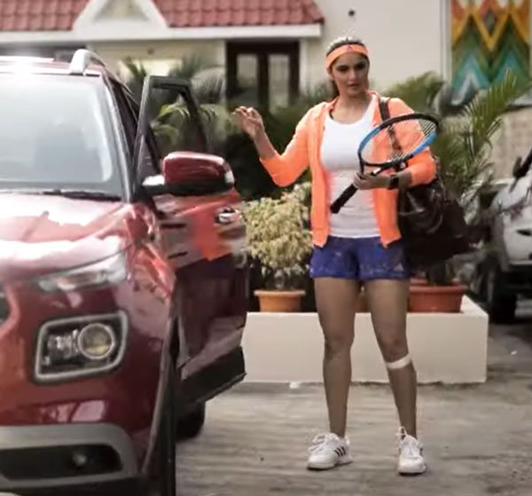 ഹ്യുണ്ടായി വെന്യു iMT -ൽ കറങ്ങി സാനിയ മിർസ; വീഡിയോ