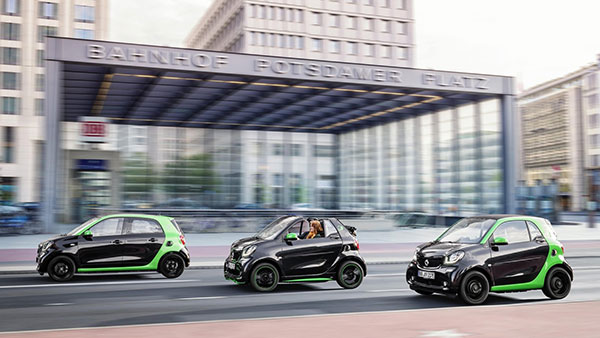 നിരത്തുകളില്‍ പുതുകാഴ്ചയായി സ്മാര്‍ട്ട് ഫോര്‍ഫോര്‍ ഇലക്ട്രിക് കാര്‍