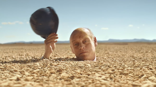 വോൾവോ FMX സീരീസ് ട്രക്കുകളുടെ 300 മില്ലീമീറ്റർ ഗ്രൗണ്ട് ക്ലിയറൻസ്; കൗതുകമുണർത്തുന്ന പരസ്യ വീഡിയോ