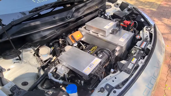 പരിചയപ്പെടാം ഇന്ത്യയുടെ ആദ്യത്തെ മാരുതി സുസുക്കി ഡിസയര്‍ ഇലക്ട്രിക് സെഡാനെ; വീഡിയോ