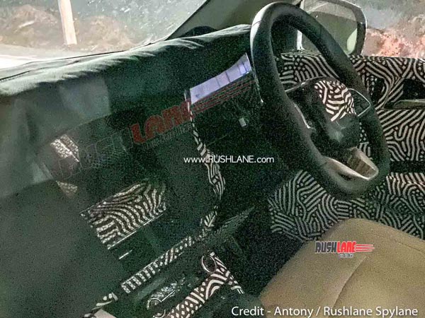 പ്രീമിയമാക്കാൻ പുതിയ XUV500 എസ്‌യുവിയിൽ പനോരമിക് സൺറൂഫും