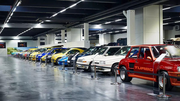 പഴമയുടെ കൈകോർത്തൊരു പുതു ശ്രേണി; ക്ലാസിക് മോഡലുകൾ ഇലക്ട്രിക് അവതാരത്തിലെത്തിക്കാൻ റെനോ