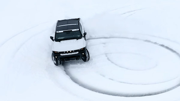 മഞ്ഞിൽ ആടി തിമിർത്ത് ഹമ്മർ ഇവി; പുതിയ വീഡിയോ പുറത്ത് വിട്ട് GMC