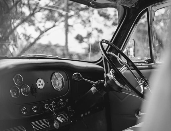 പ്രാചീന പ്രൗഢിയിൽ റെസ്റ്റോമോഡഡ് അംബാസഡർ MK II